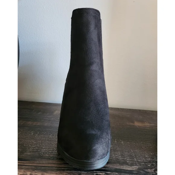 . Wild Diva Black Suede Booties/Boots - Picture 5 of 13